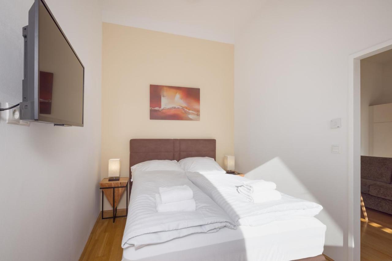 Pezzl 1170 Apartamento *