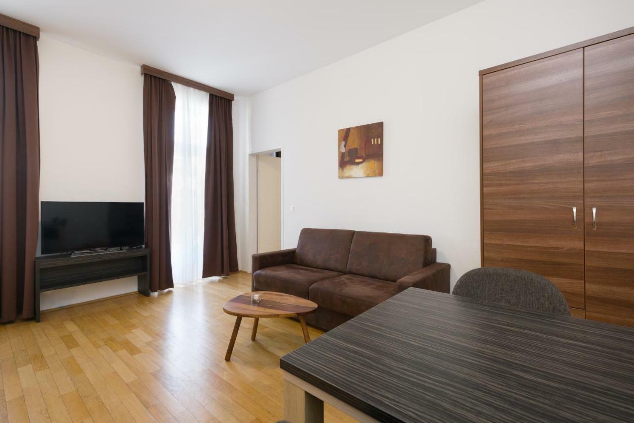 Pezzl 1170 * Viena